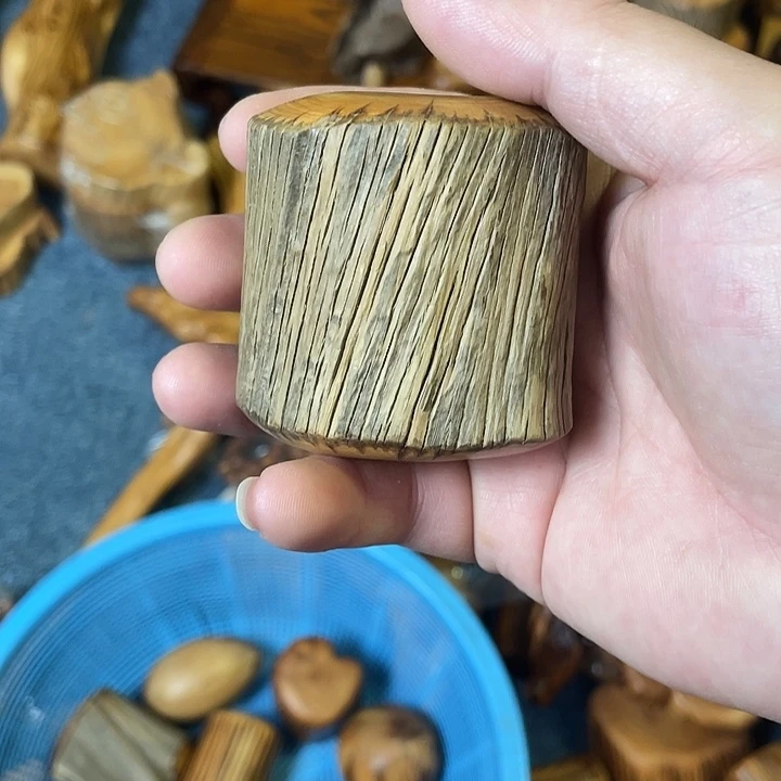 L***g大叶紫檀（黑酸枝木类）太行崖柏手把件