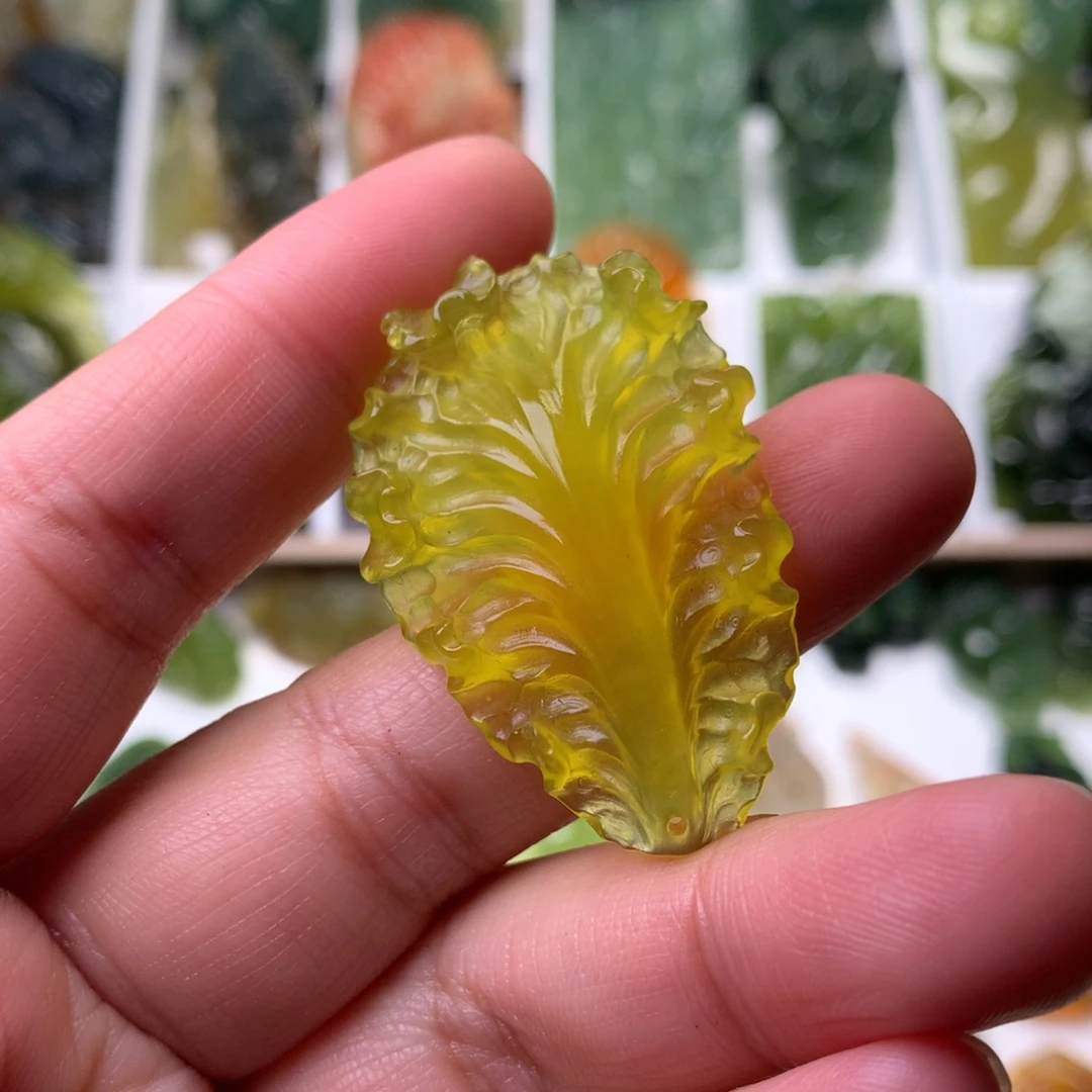 蛇纹石玉未镶嵌挂件生菜