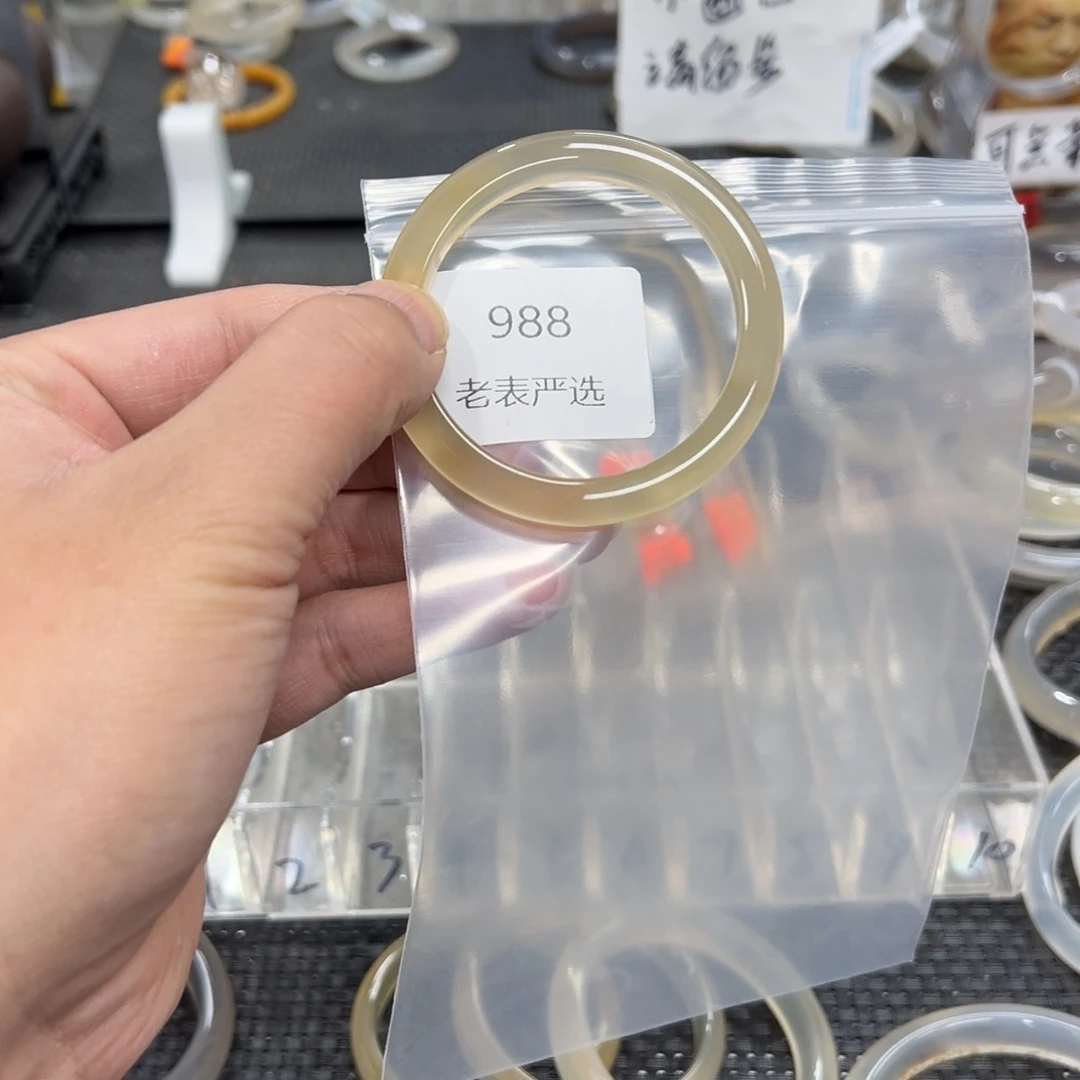 玛瑙/玉髓手镯未镶嵌杨****。52