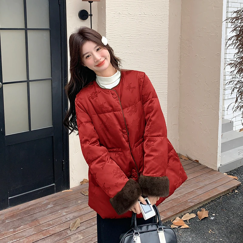今年流行新年红国风羽绒服女冬季新中式气质收腰显瘦白鸭绒厚外套