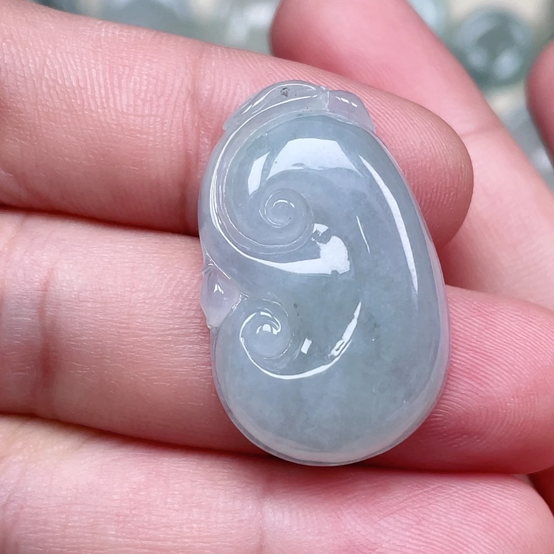 翡翠未镶嵌颈饰如意