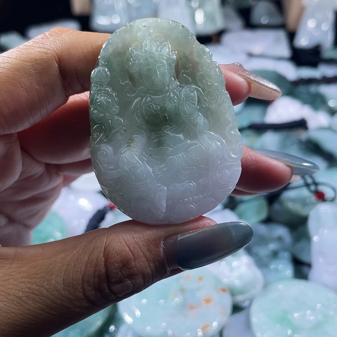 翡翠未镶嵌颈饰观音