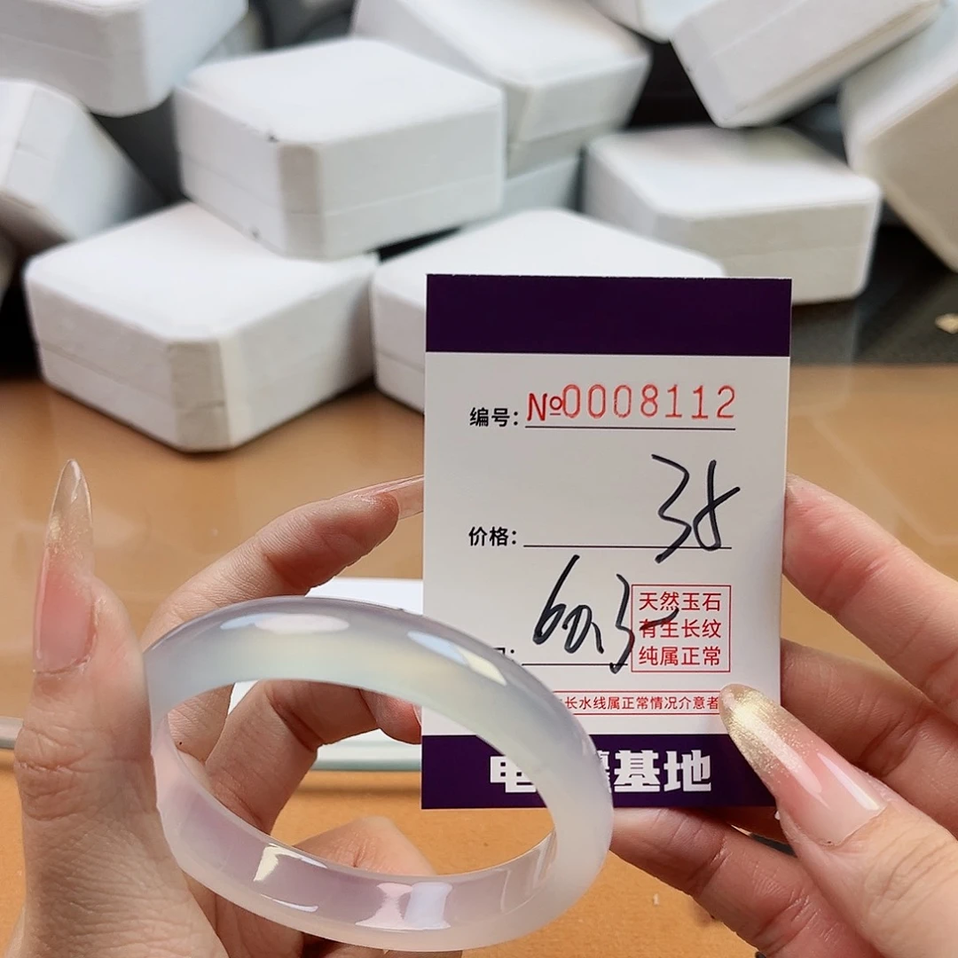 玛瑙/玉髓手镯未镶嵌8112