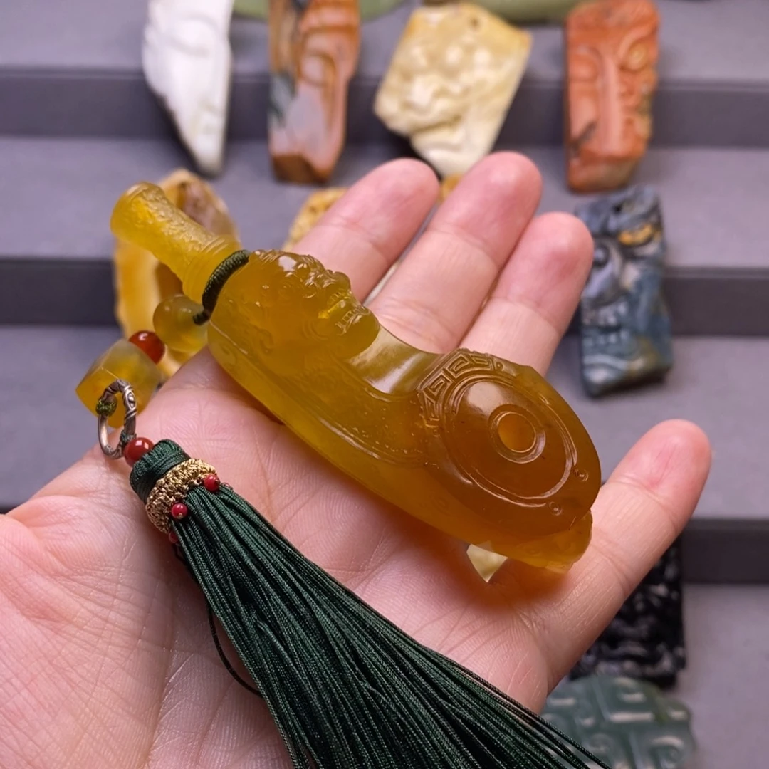 大***海岫玉未镶嵌颈饰挂件