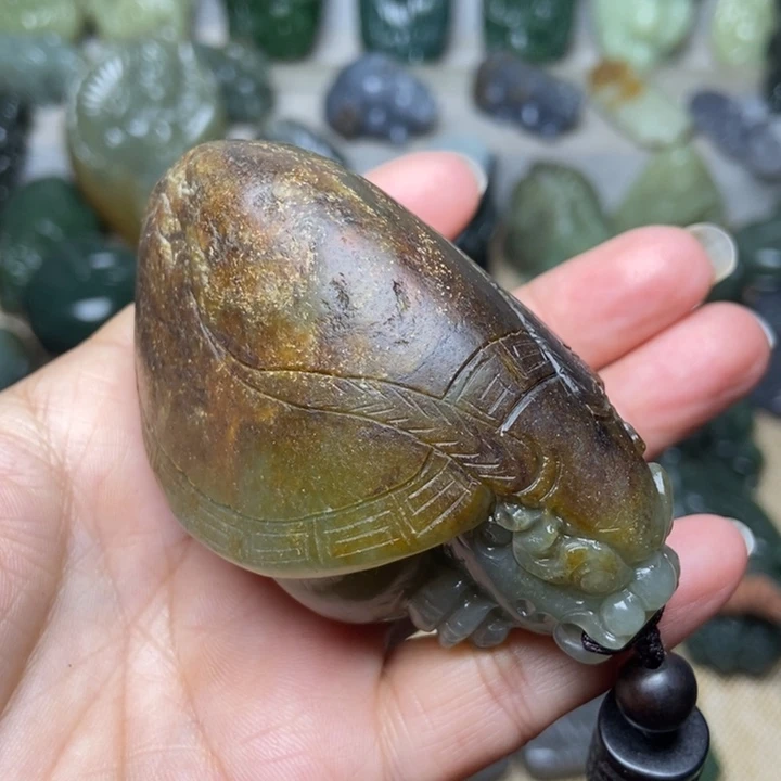 皮***丘和田玉未镶嵌颈饰