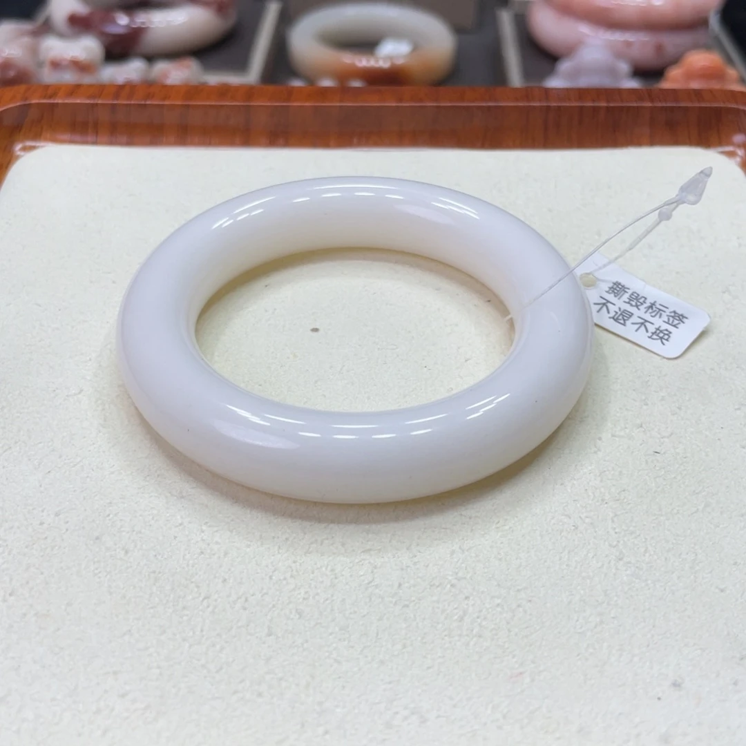 未镶嵌手镯石英岩玉