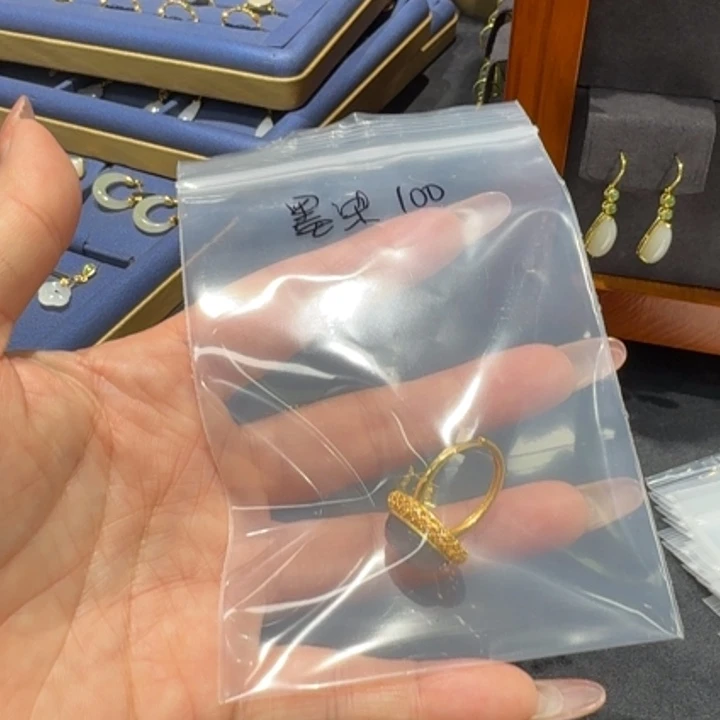 墨***染和田玉未镶嵌颈饰