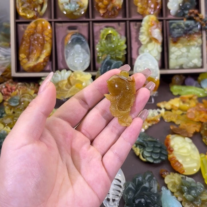 未镶嵌蛇纹石玉颈饰