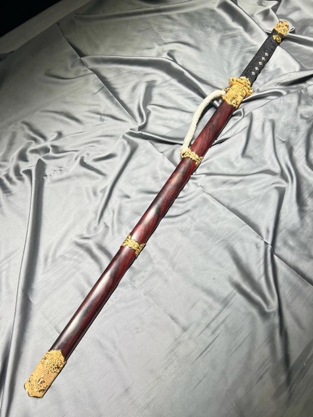 龙泉高端手工精修镀金卷草独家装玉钢唐刀大叶紫檀一极鱼皮未开刃