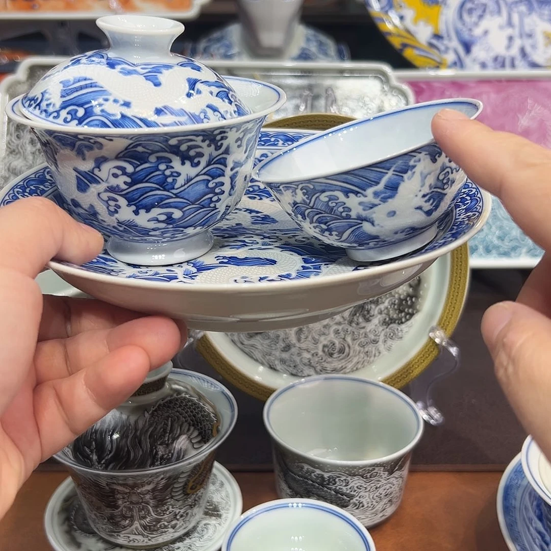摆件虹膜哦我哦我我哦莫