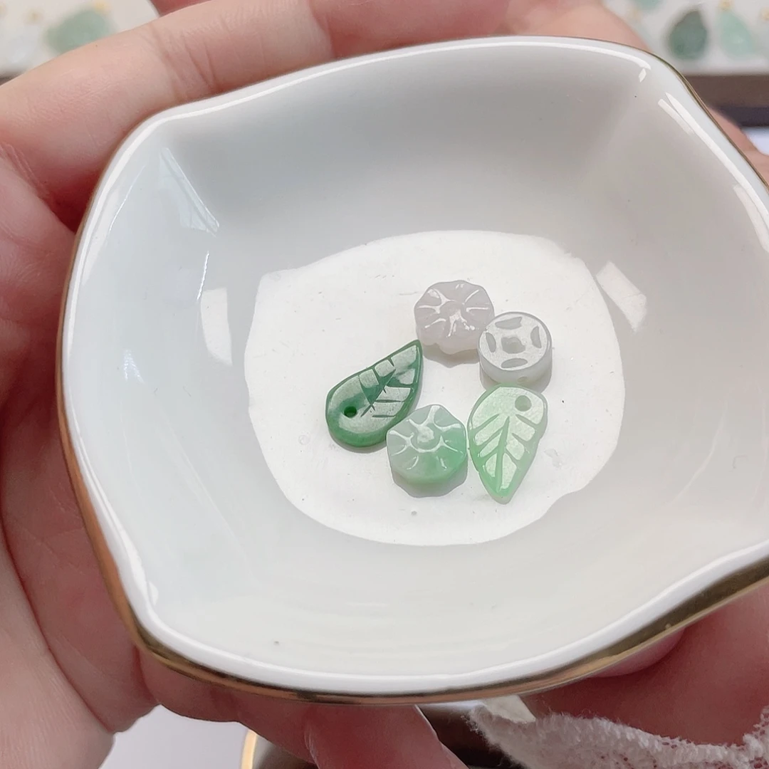 翡翠未镶嵌颈饰小提溜