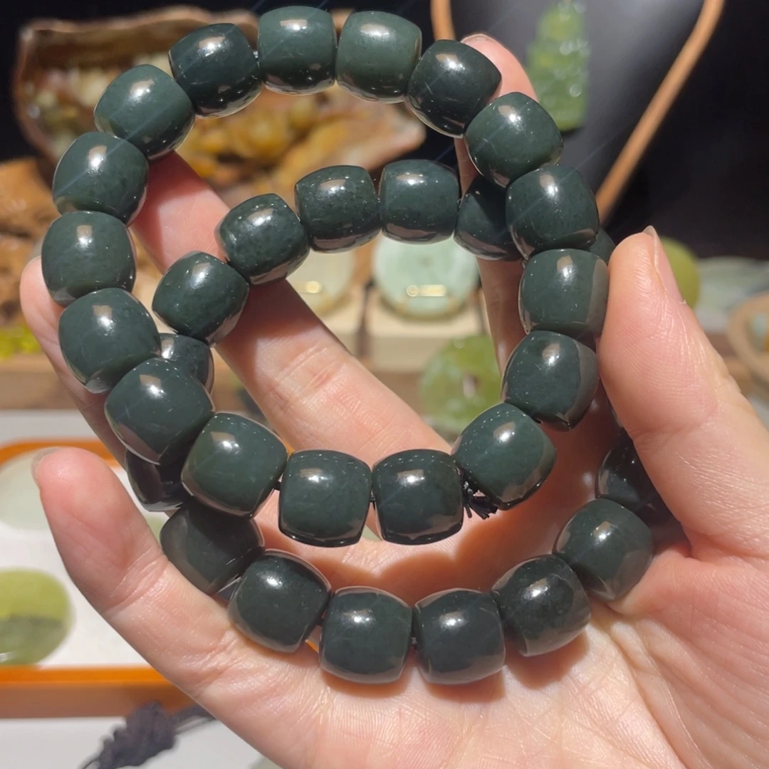 岫玉未镶嵌颈饰多样性发一