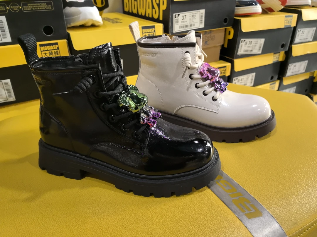 大黄蜂品牌马丁靴