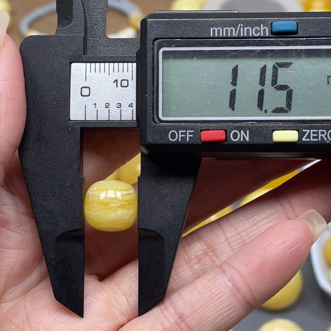 蜜蜡裸石未镶嵌张**?