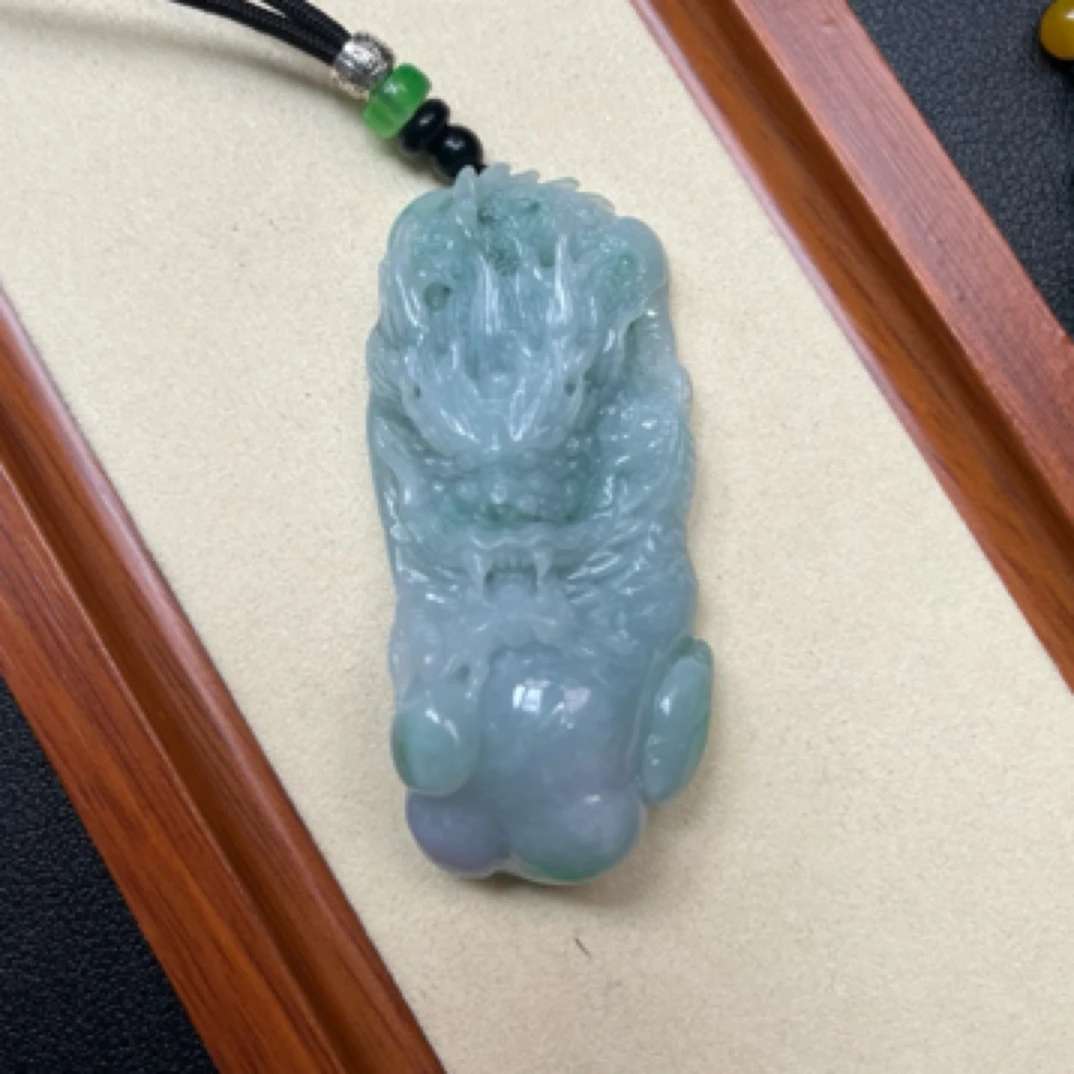 天然缅料翡翠手工雕刻特色春彩龙牌孤品