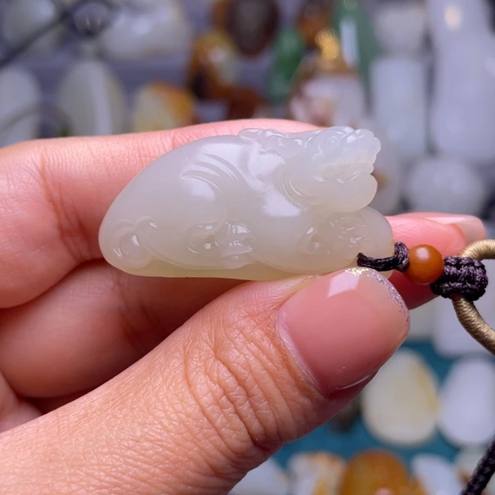 和田玉未镶嵌颈饰