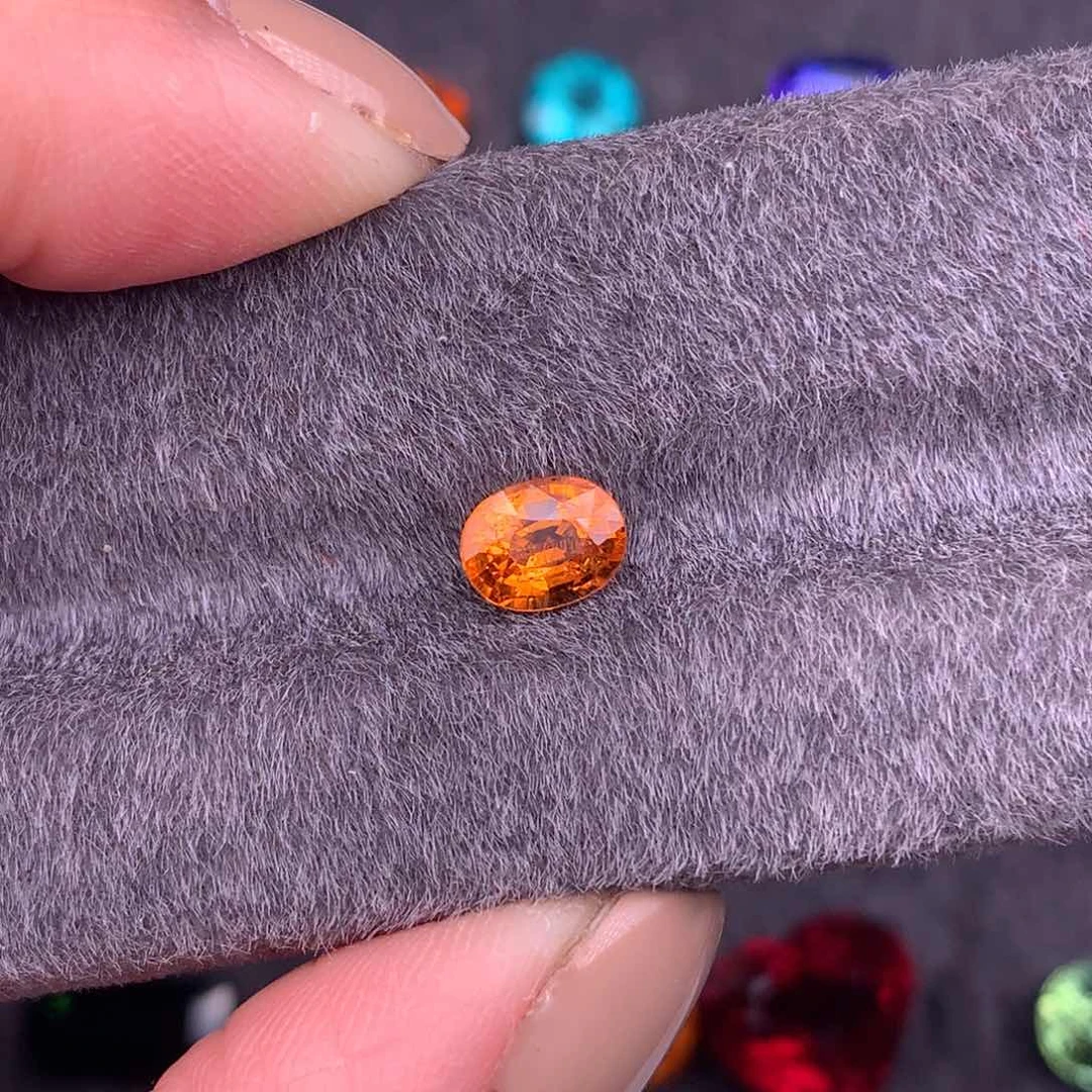 石榴石（芬达石）珠宝半成品未镶嵌1.29ct特价不退不换