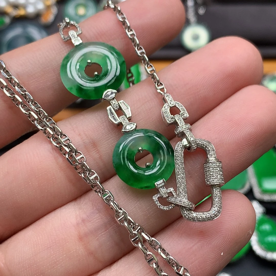 翡翠18K金镶嵌颈饰翡翠