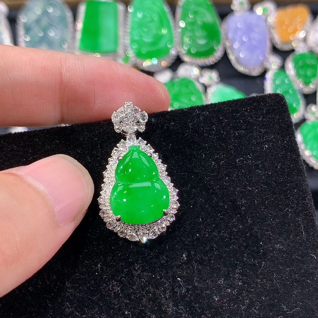 翡翠18K金镶嵌颈饰