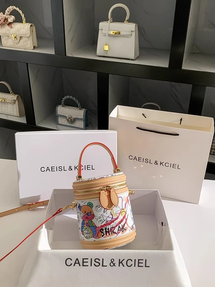 CAEISL&KCIEL小众高级感拼色涂鸦水桶包2025新款潮手提单肩斜挎包