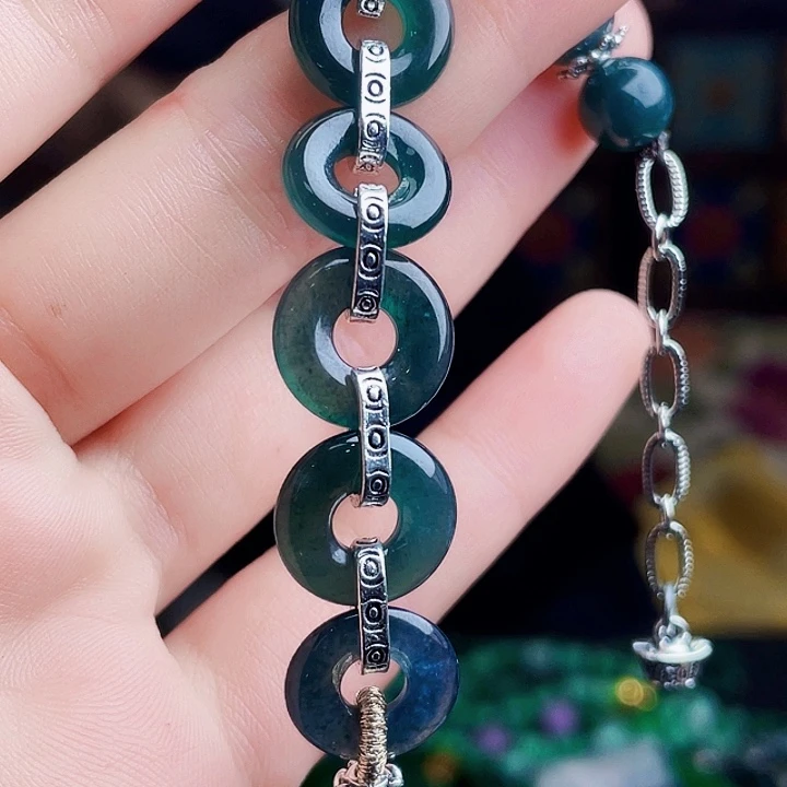 翡翠未镶嵌颈饰多样性