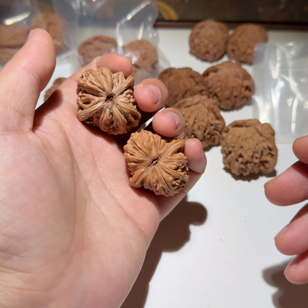 ****花文玩核桃吊坠汗高