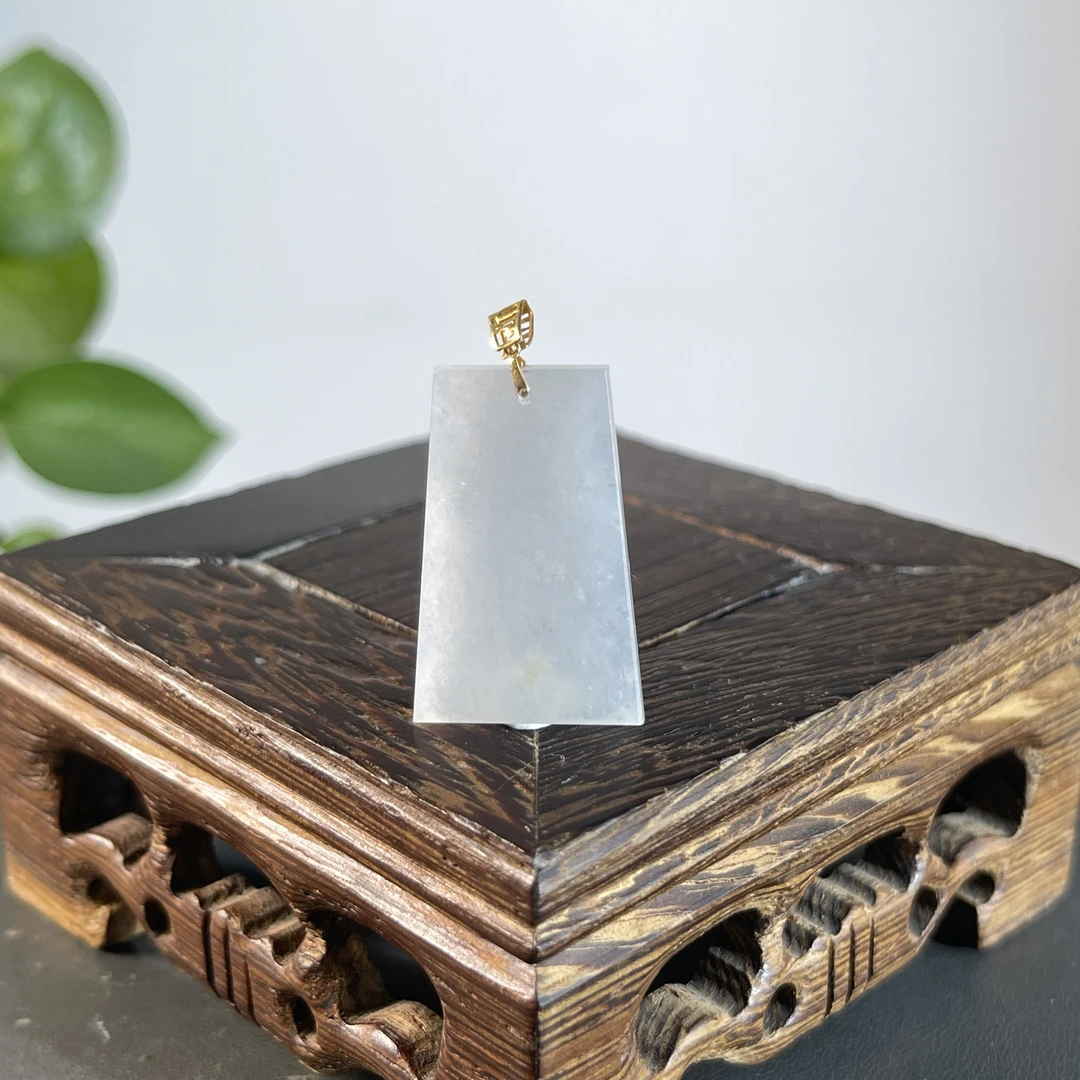 JGB29-014  天然缅甸A货翡翠  18K金扣无事牌