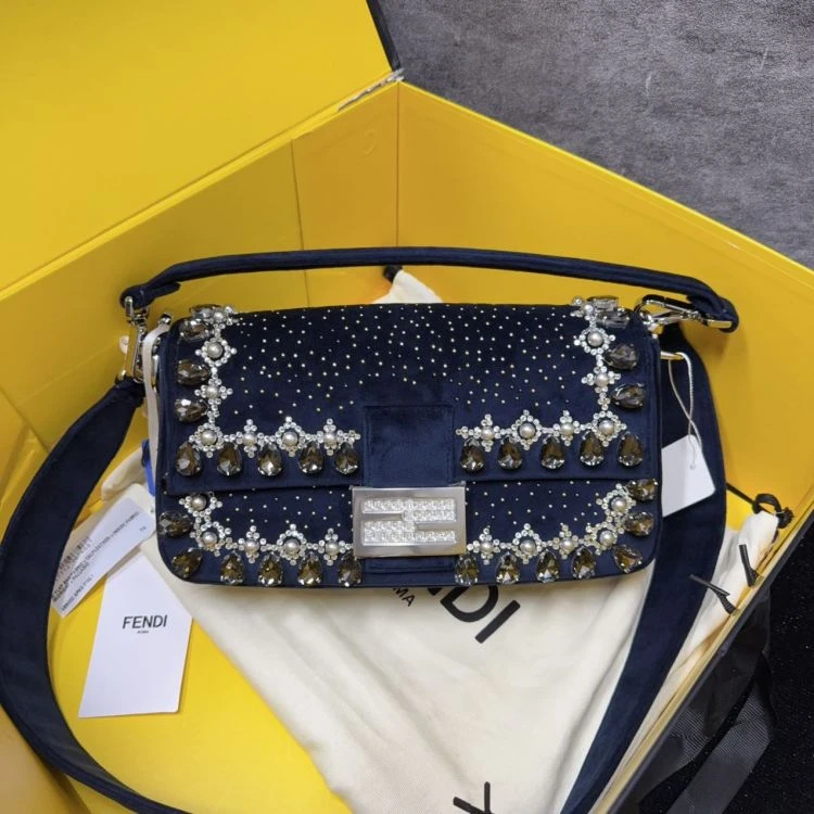 95新/芬迪/单肩包/C4535000280/[251208LLYC]