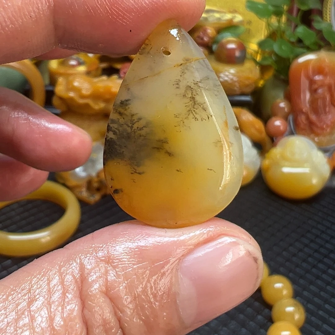 石英质玉未镶嵌颈饰