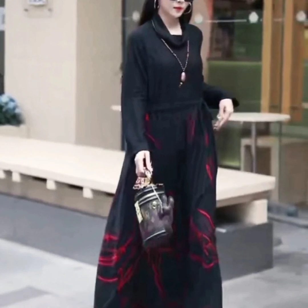 75330红条秋冬时尚百搭连衣裙宽松遮肉显瘦腰间抽绳。