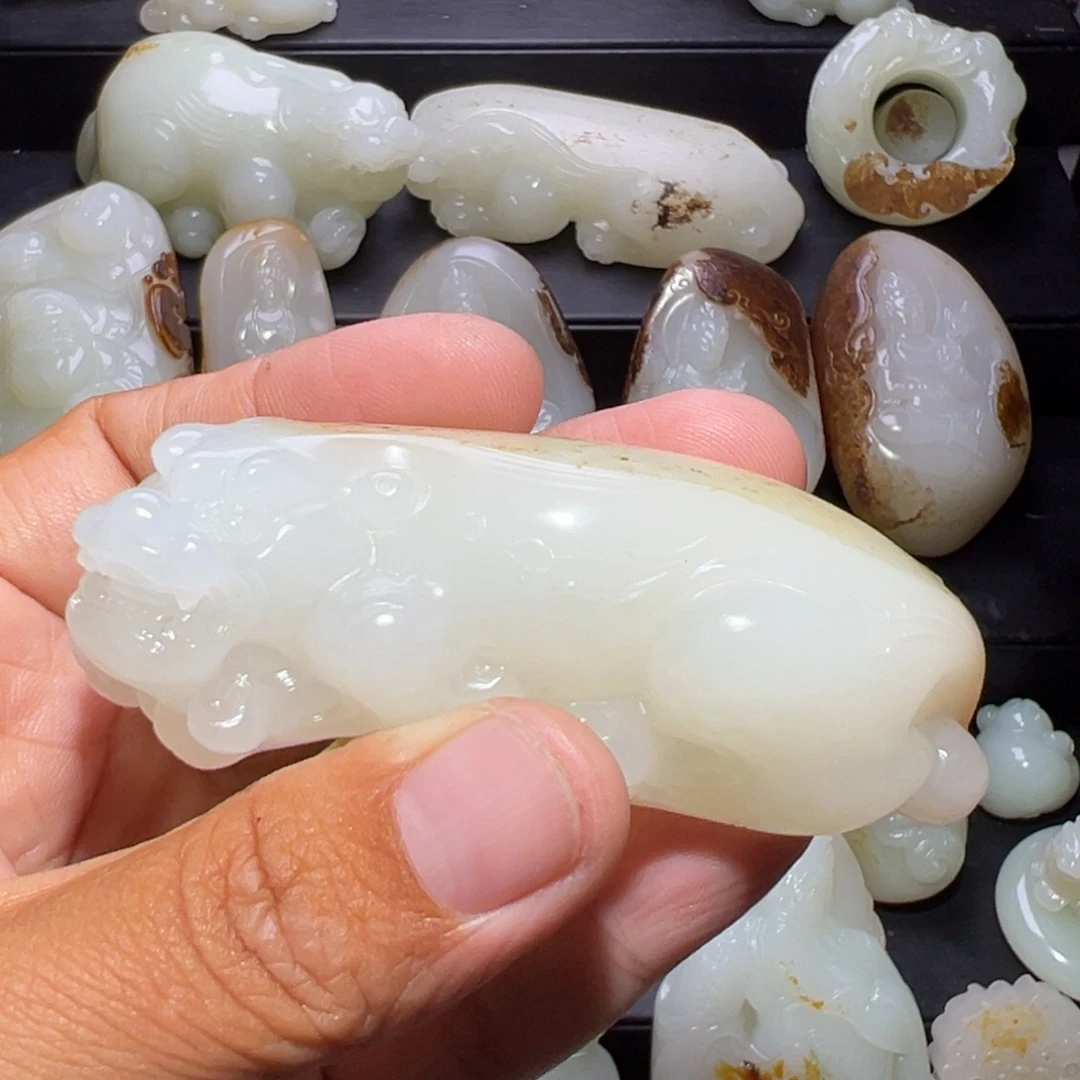 阳****和田玉未镶嵌颈饰