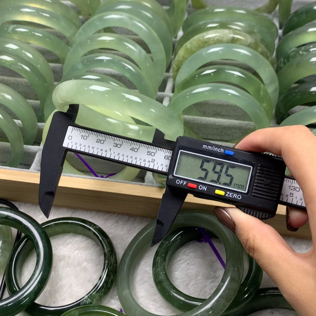 蛇纹石玉未镶嵌手镯399