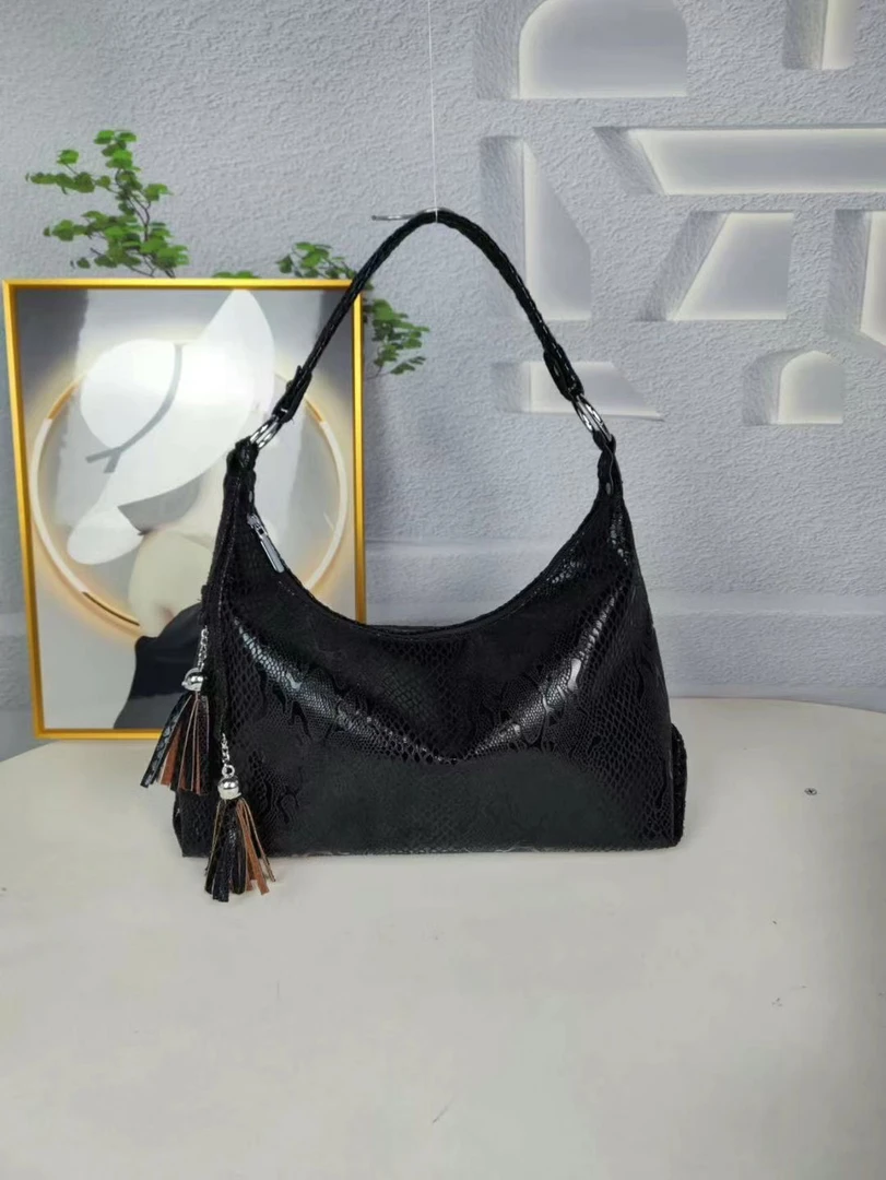 炫丽皮具一手批发轻奢时尚休闲黑色8526