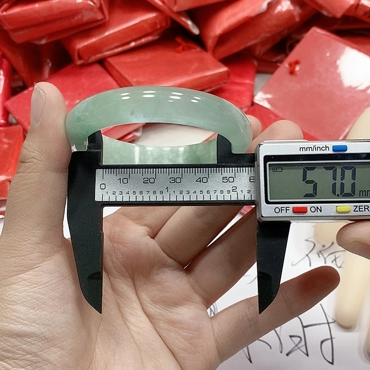 翡翠手镯未镶嵌180
