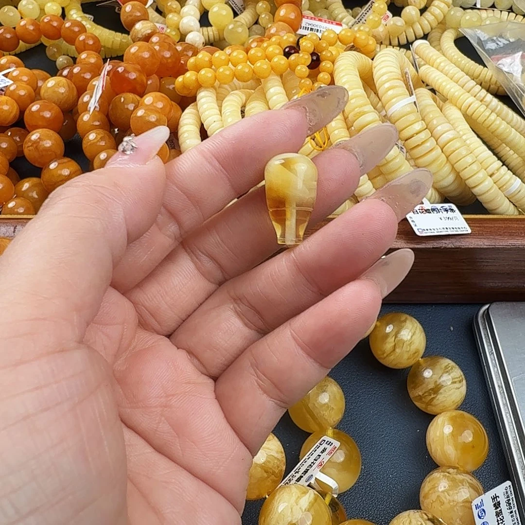 琥珀未镶嵌珠宝奇石