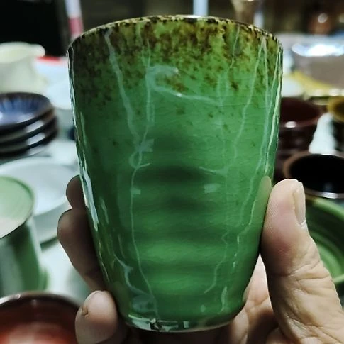 瓷片瓷片，各种摆件，盘，碗，沙锅，均有瑕疵。