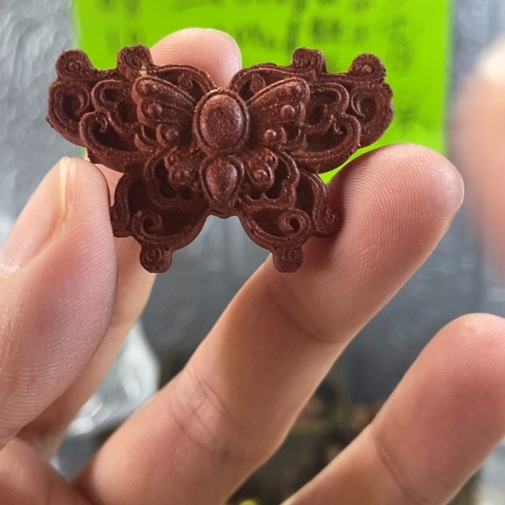 泥塑花蕊蝴蝶牌子