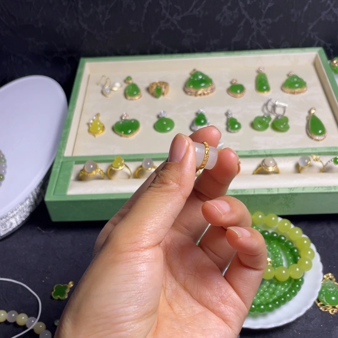 莹***莹和田玉银S925镀金镶嵌挂件