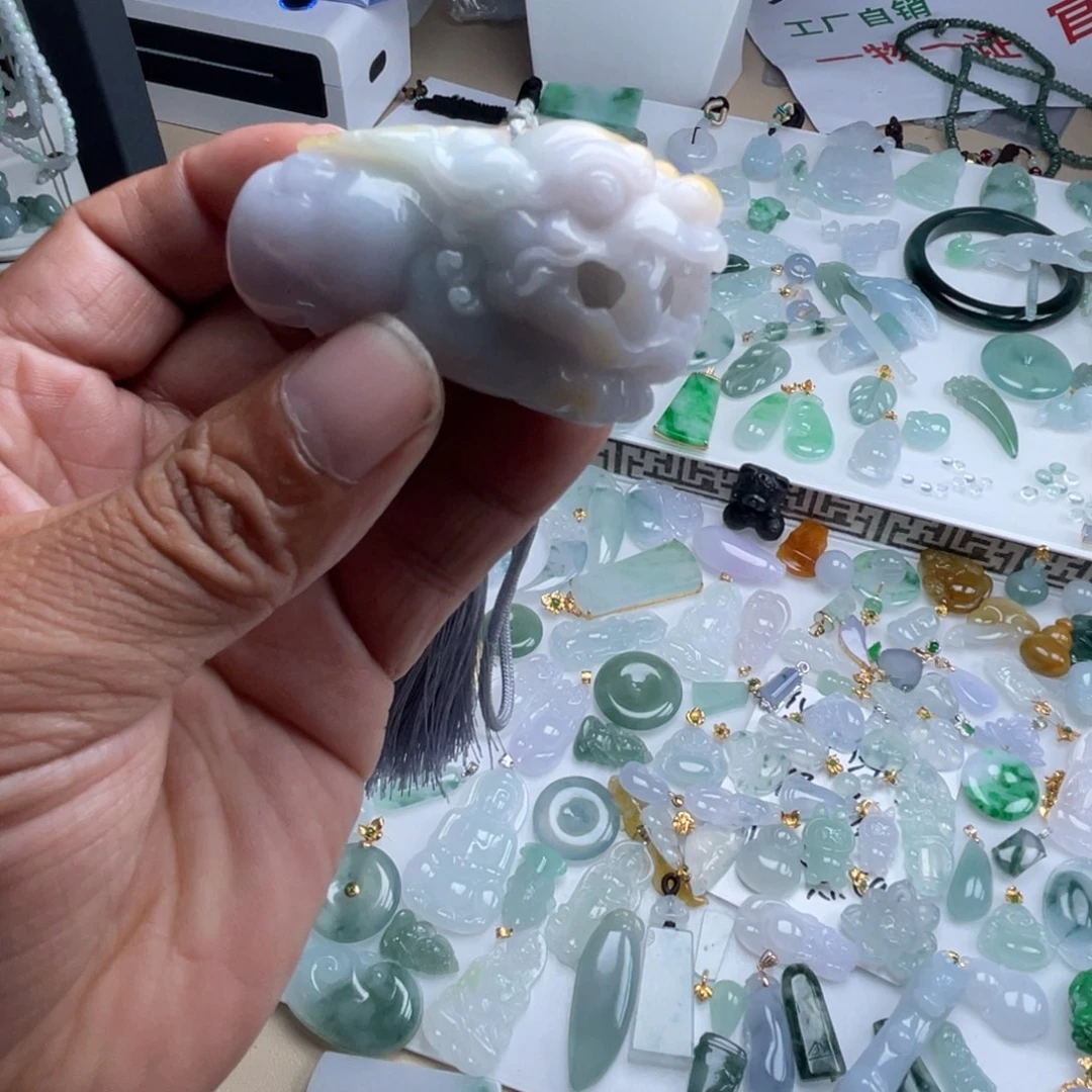 翡翠未镶嵌颈饰翡翠冰三彩口含珠貔貅