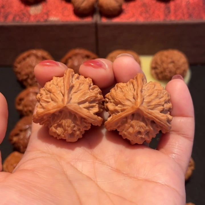 文玩核桃吊坠三棱