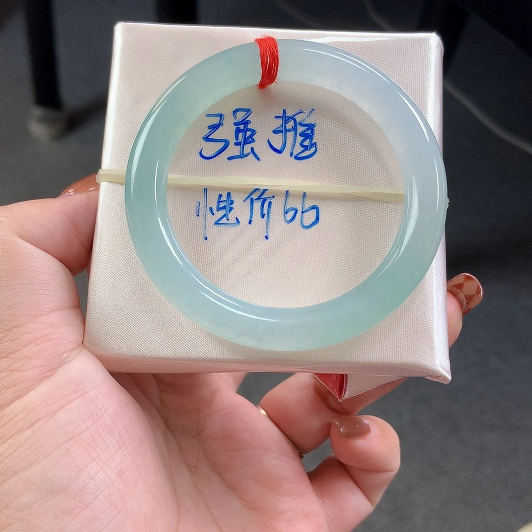 翡翠未镶嵌手镯⬇️同一条