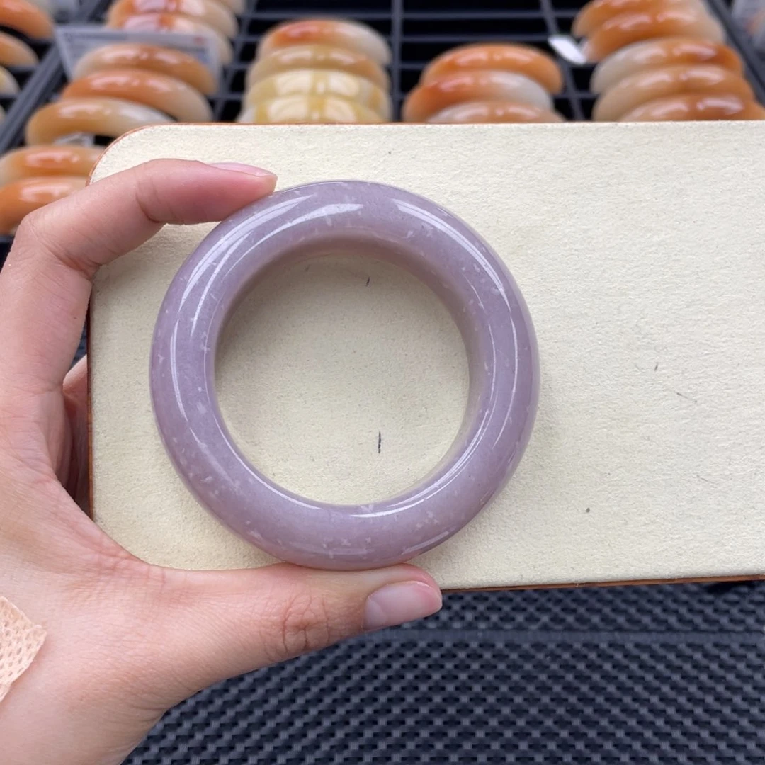 石英质玉手镯未镶嵌玉****?