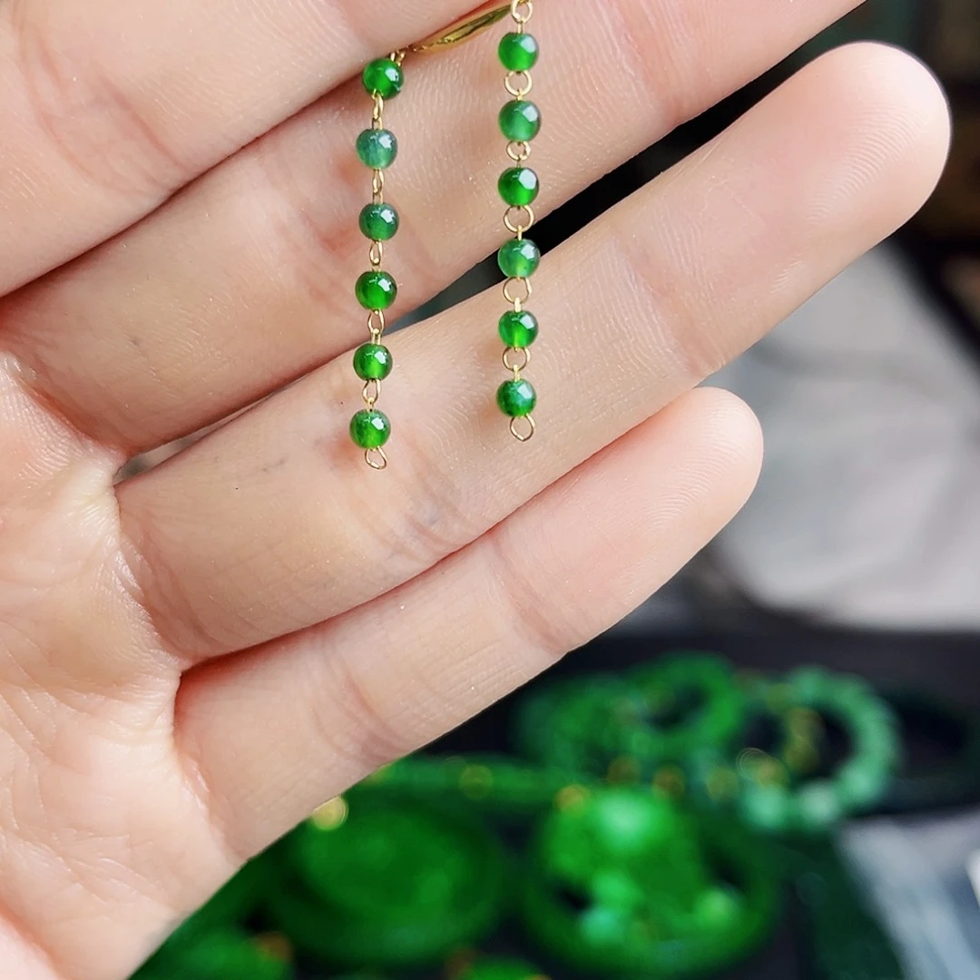 颈饰18K金镶嵌翡翠多样性