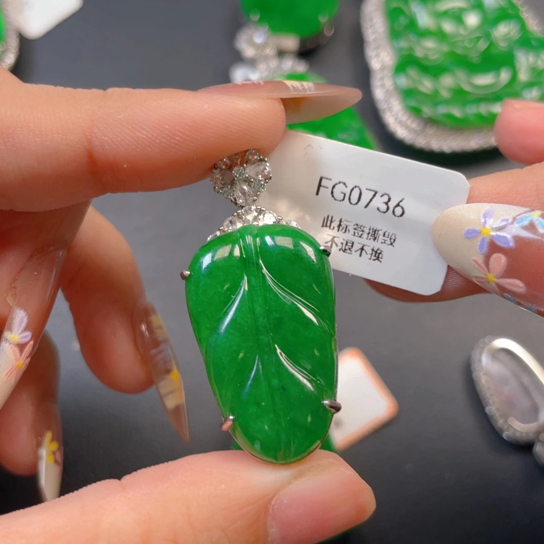 【闪购商品】颈饰银S925镶嵌翡翠胖*嘟翡翠