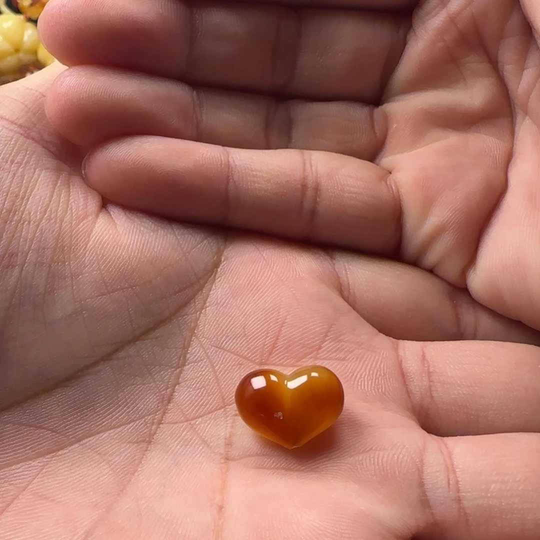 蜜蜡未镶嵌颈饰屁桃提溜（打孔不退换）