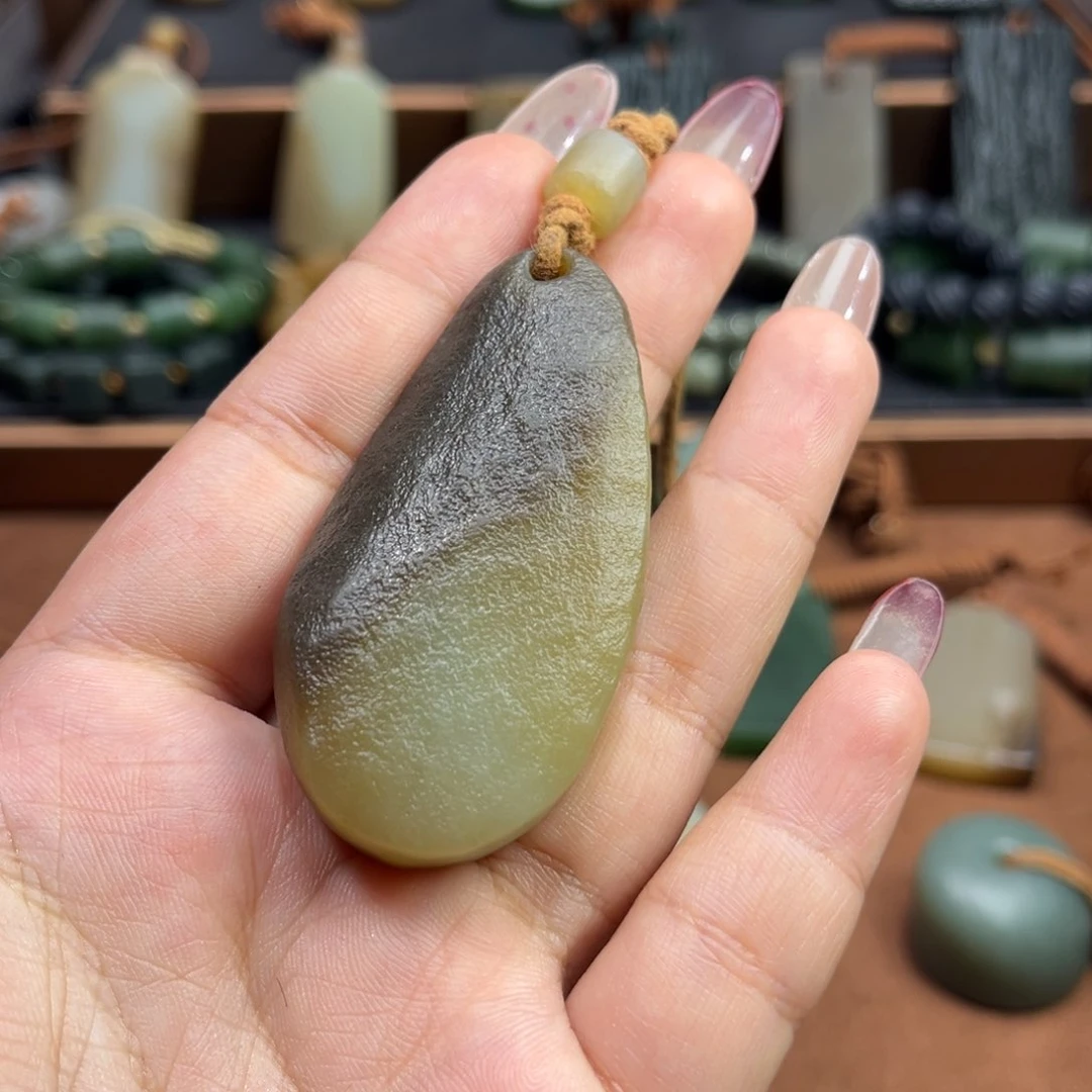 和田玉颈饰未镶嵌圆**媛