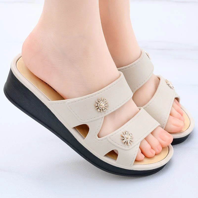 坡跟一字拖防滑外穿老年女性拖鞋时尚休闲高质感穿搭百搭软底