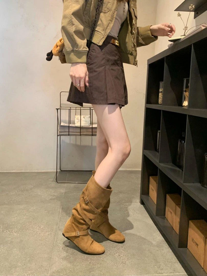 内增高6cm~韩系圆头扣带柔软褶皱显瘦中筒靴子女款网红爆款堆堆靴