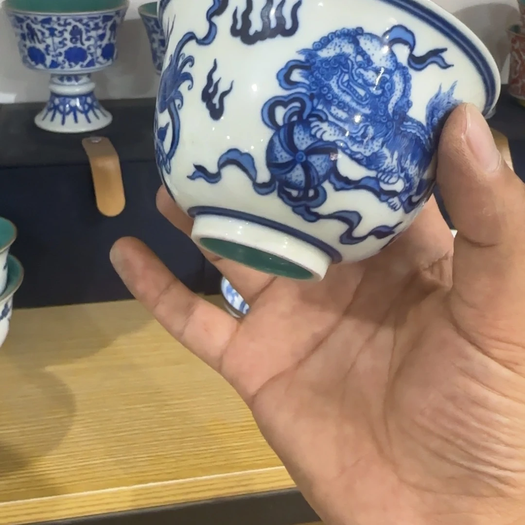 瓷片摆件等物品时应有注意或避免被