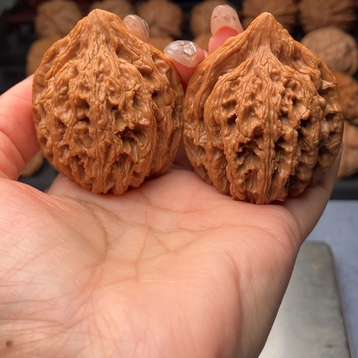 文玩核桃把件野生九龙筋42